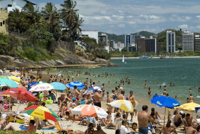Prefeituras intensificam fiscalização nas praias no verão