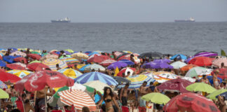 Rio tem mais um fim de semana com praias cheias em meio à pandemia; veja fotos